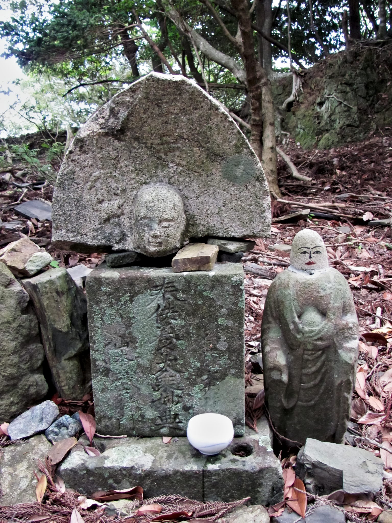 三十丁横廻国塔（宇治岳道）