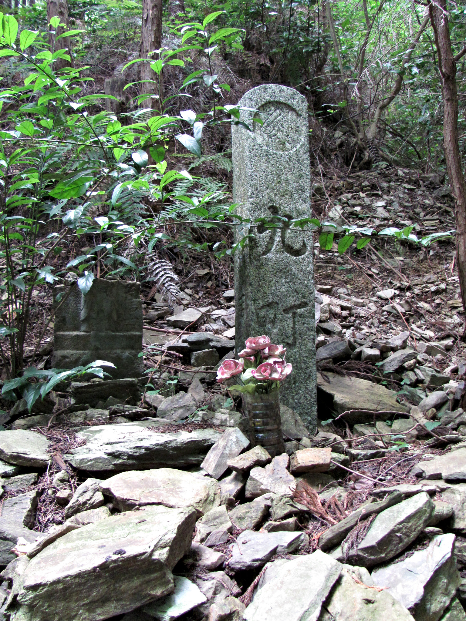 九町 角柱町石（朝熊岳道）