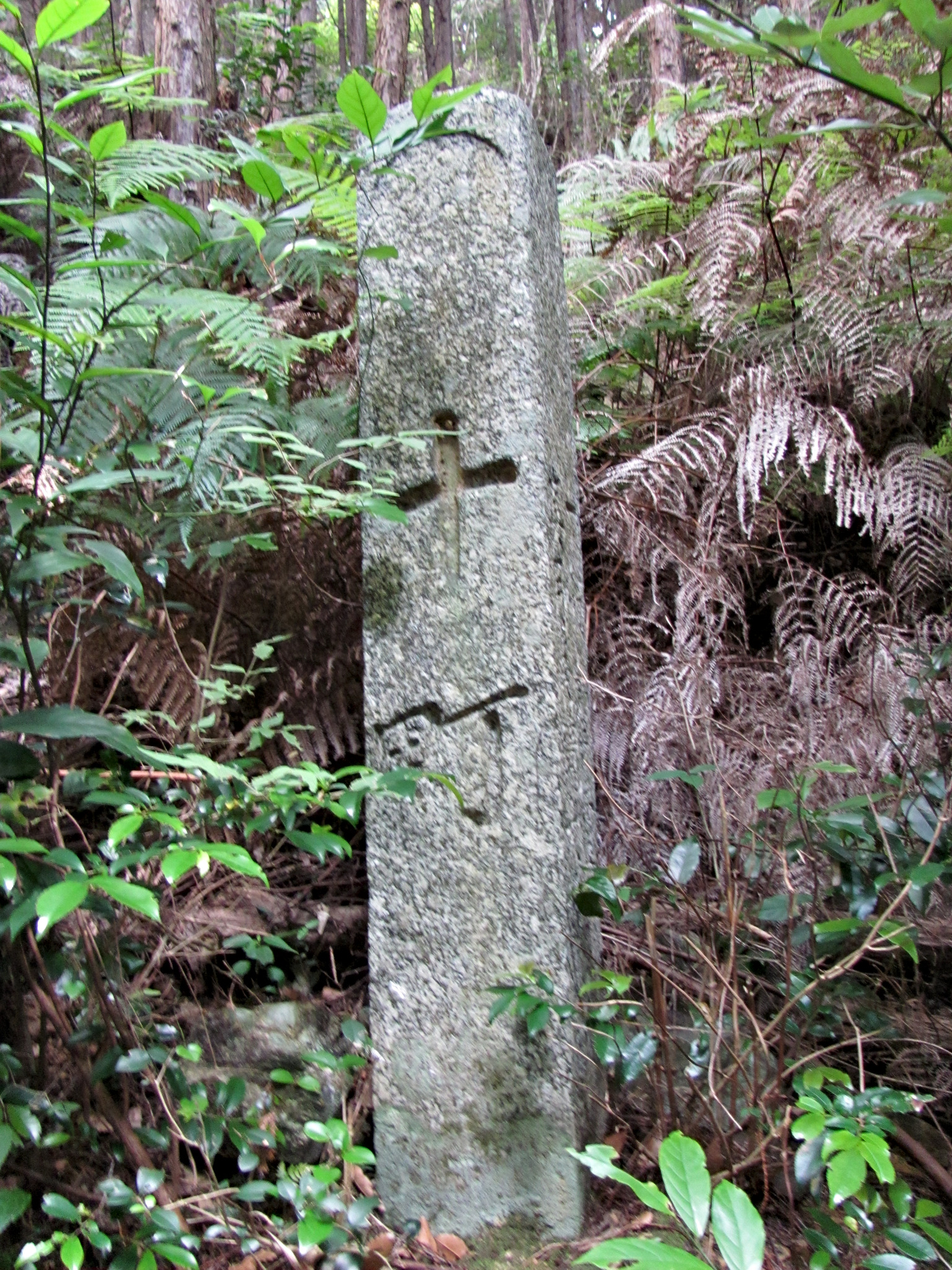 十町 角柱町石（朝熊岳道）