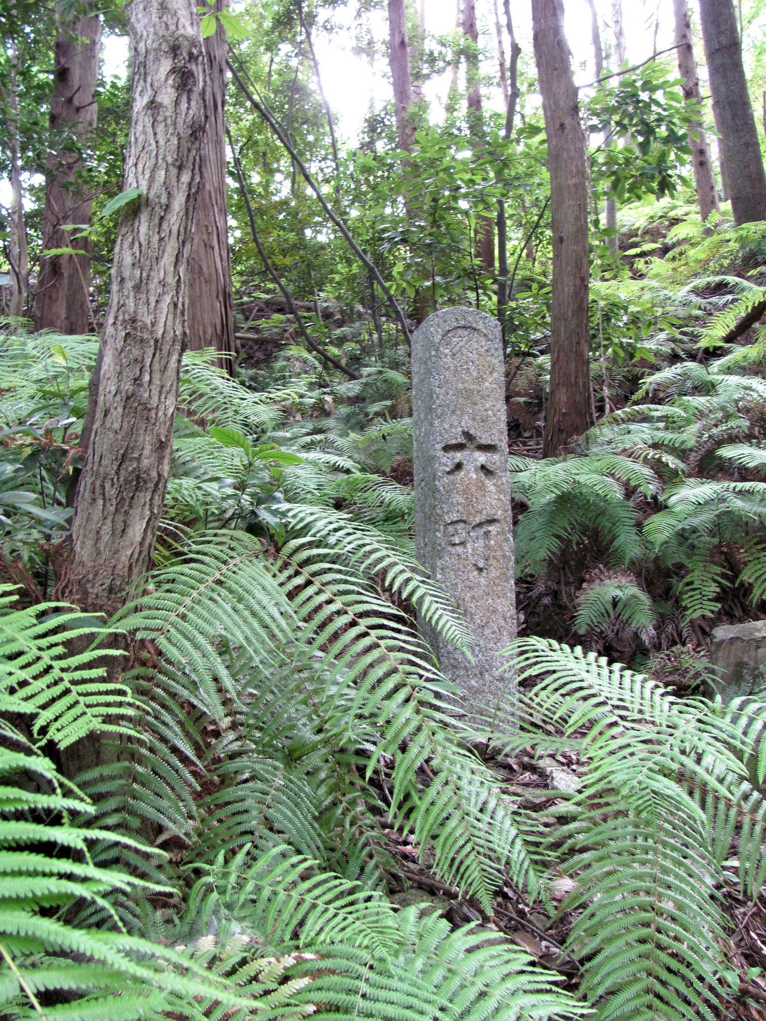 六町 角柱町石（朝熊岳道）