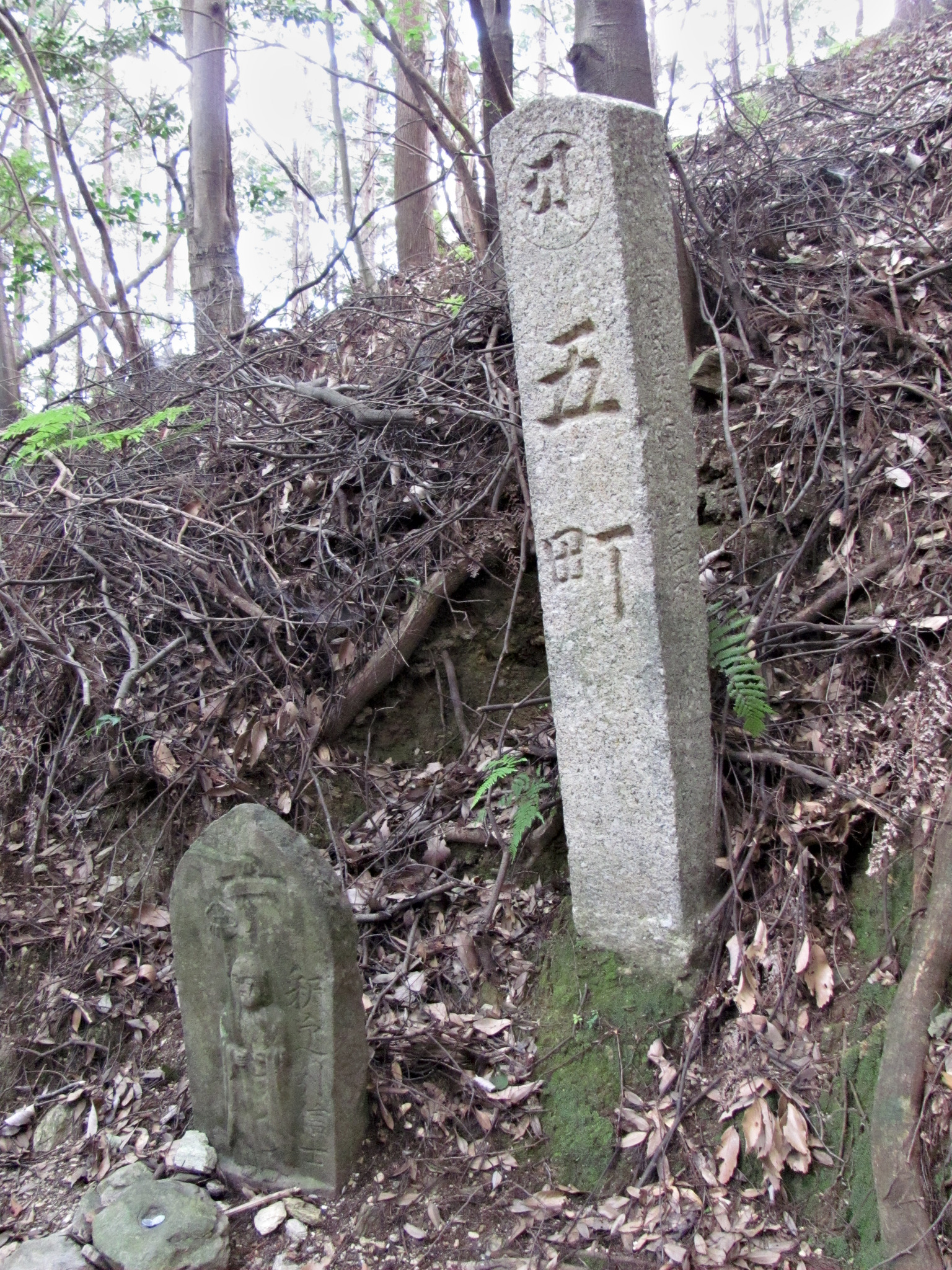 五町 角柱町石（朝熊岳道）ほか