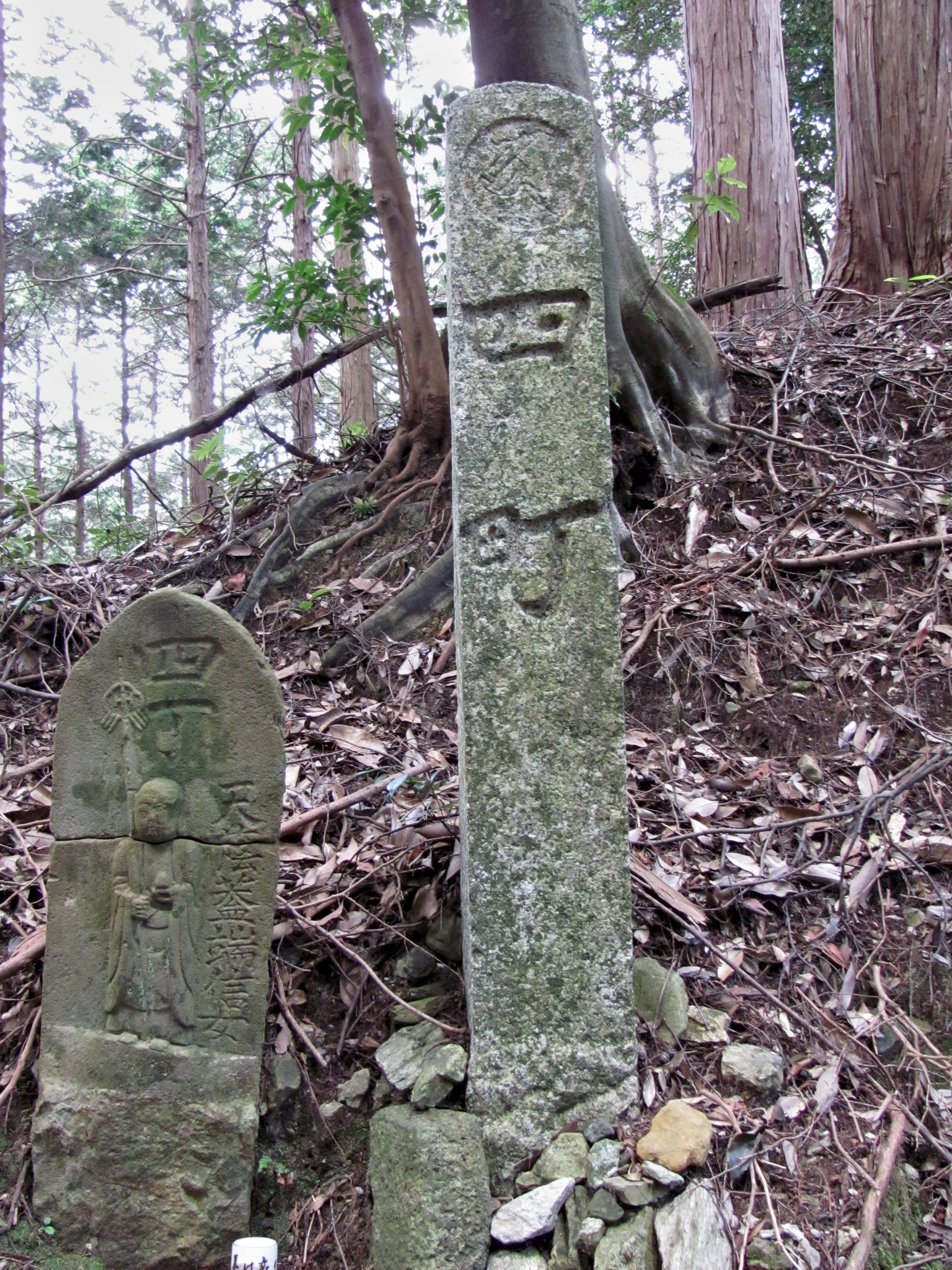 四町 角柱町石（朝熊岳道）ほか