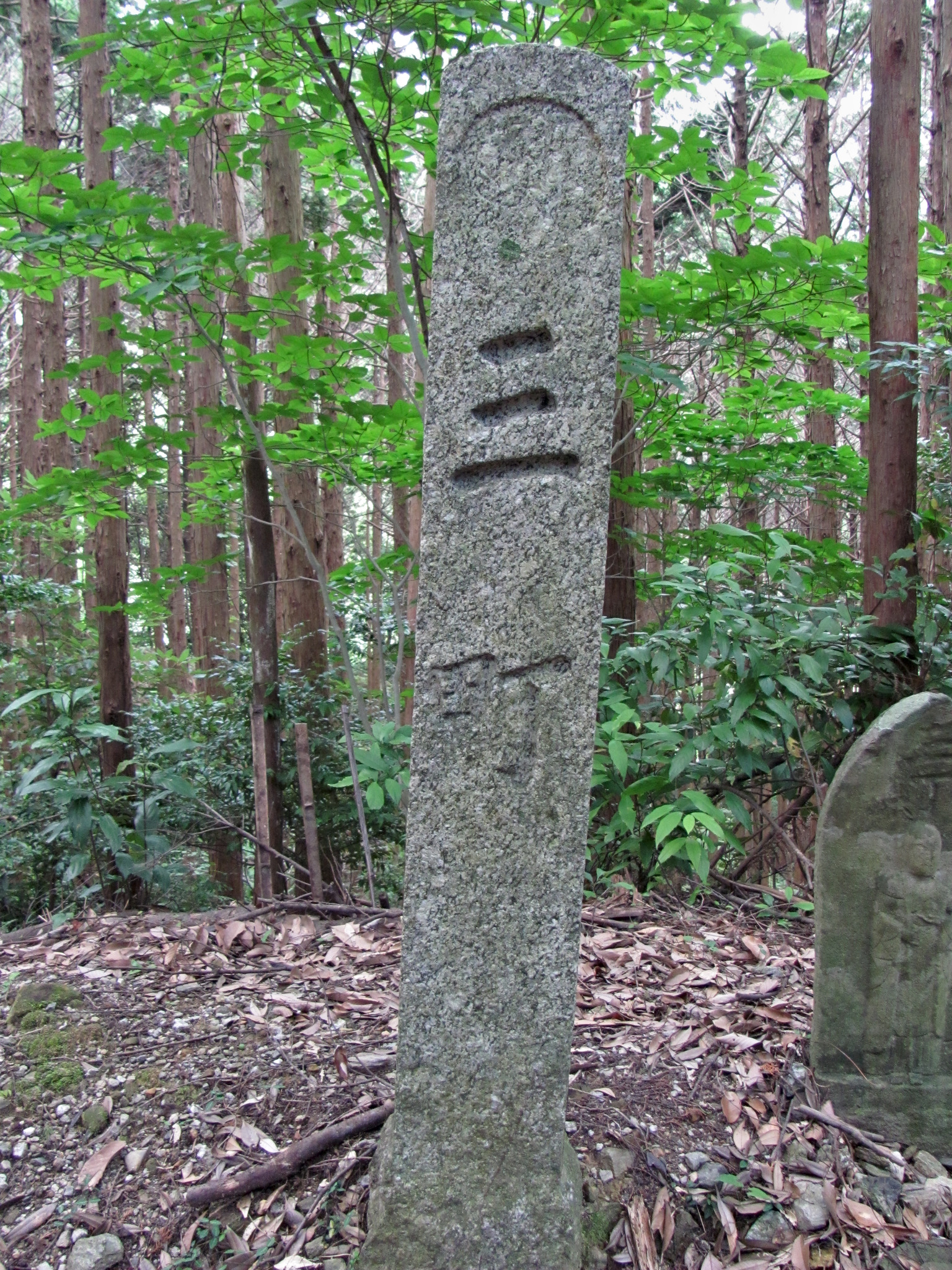 三町 角柱町石（朝熊岳道）