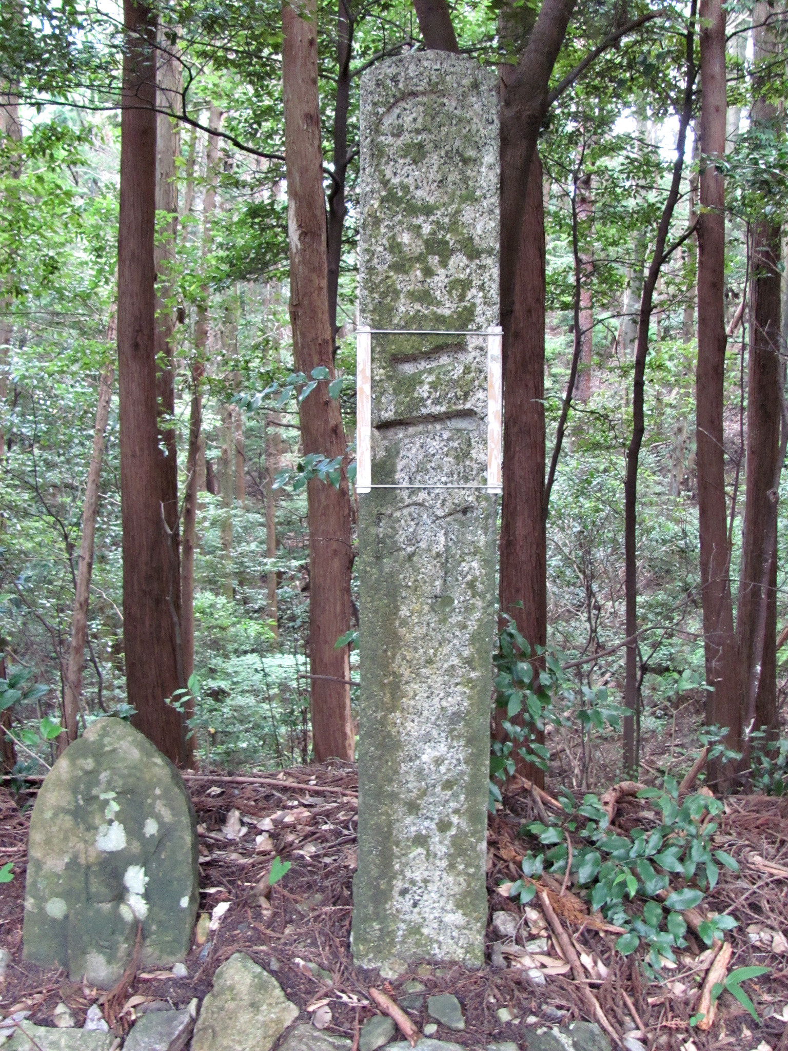 二町 角柱町石（朝熊岳道）ほか