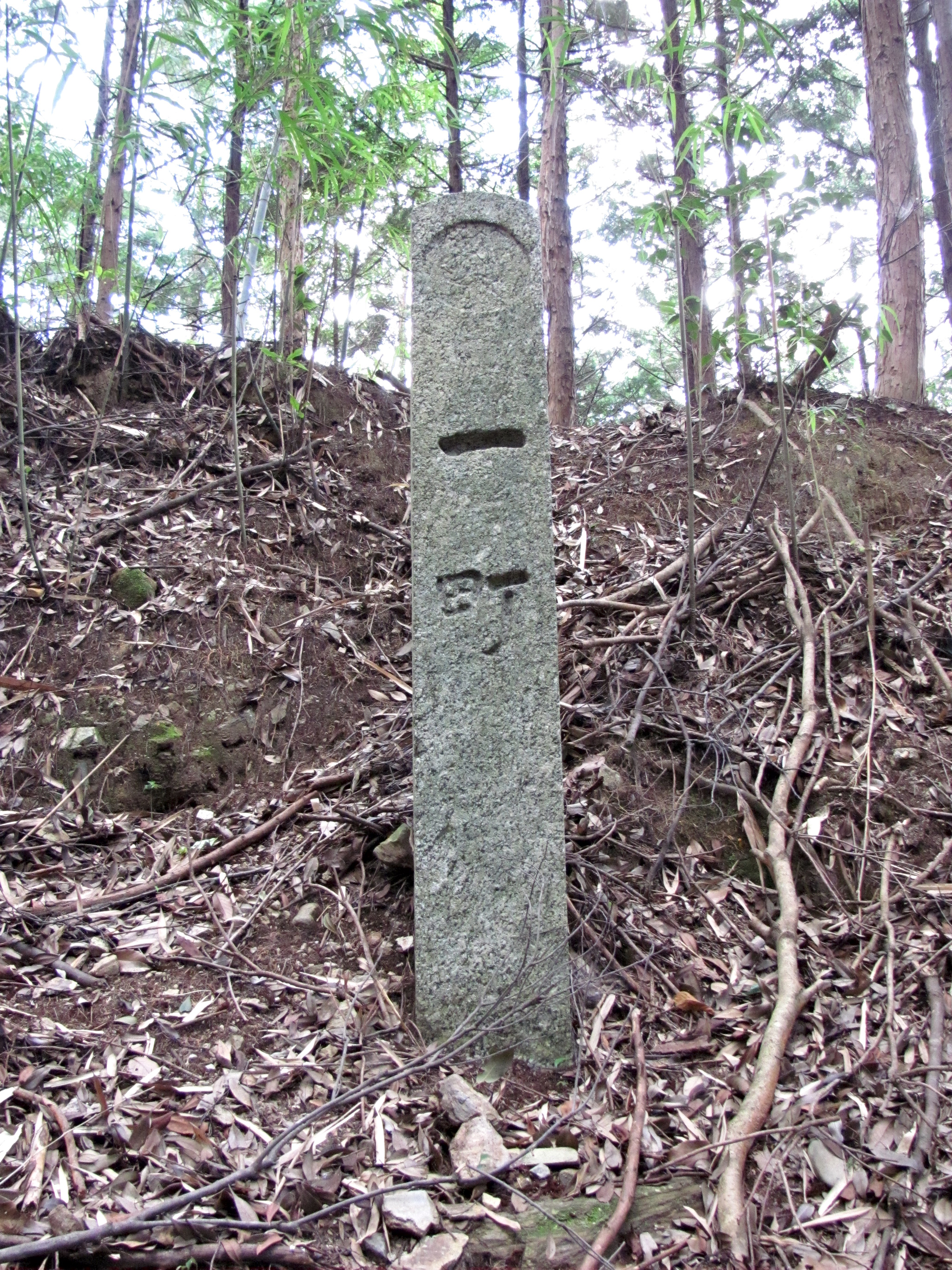 一町 角柱町石（朝熊岳道）