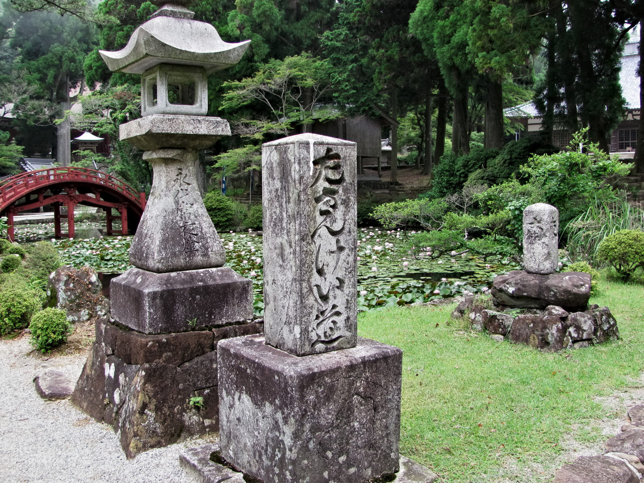 連間の池横の道標（金剛證寺境内）